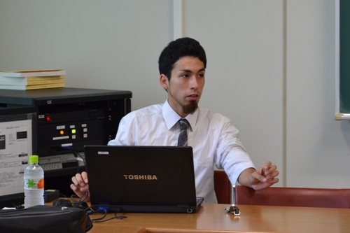本学卒業生の久我アレキサンデル氏がコーチング演習【陸上競技】でゲスト講師を担当しました。